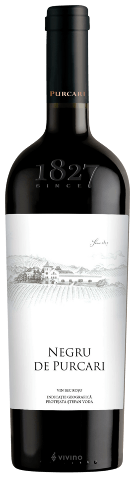 Eine Flasche 19 Crimes Chardonnay aus Südostaustralien. Das Etikett zeigt ein monochromes Frauenbild und einen Text mit detaillierten Angaben zum Wein. Der Flaschenhals ist mit einem Korken versehen, und am Boden befindet sich ein grünes Stempelmuster.