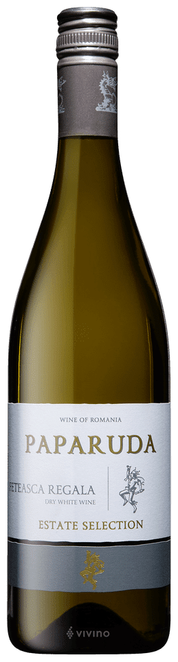 Eine Flasche 19 Crimes Chardonnay aus Südostaustralien. Das Etikett zeigt ein monochromes Frauenbild und einen Text mit detaillierten Angaben zum Wein. Der Flaschenhals ist mit einem Korken versehen, und am Boden befindet sich ein grünes Stempelmuster.